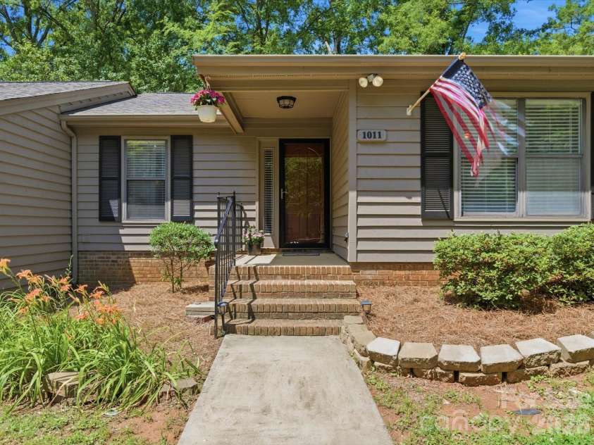 1011 Cranberry Circle, Fort Mill, SC 29715.  MLS# CAR4388076, YatesRealty ID 28053. Step inside your beautiful new home.