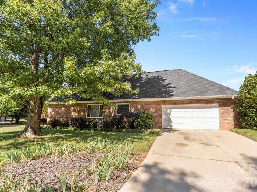 1337 Braeburn Road, Concord, NC 28027.  MLS# CAR4308019, YatesRealty ID 28054. 