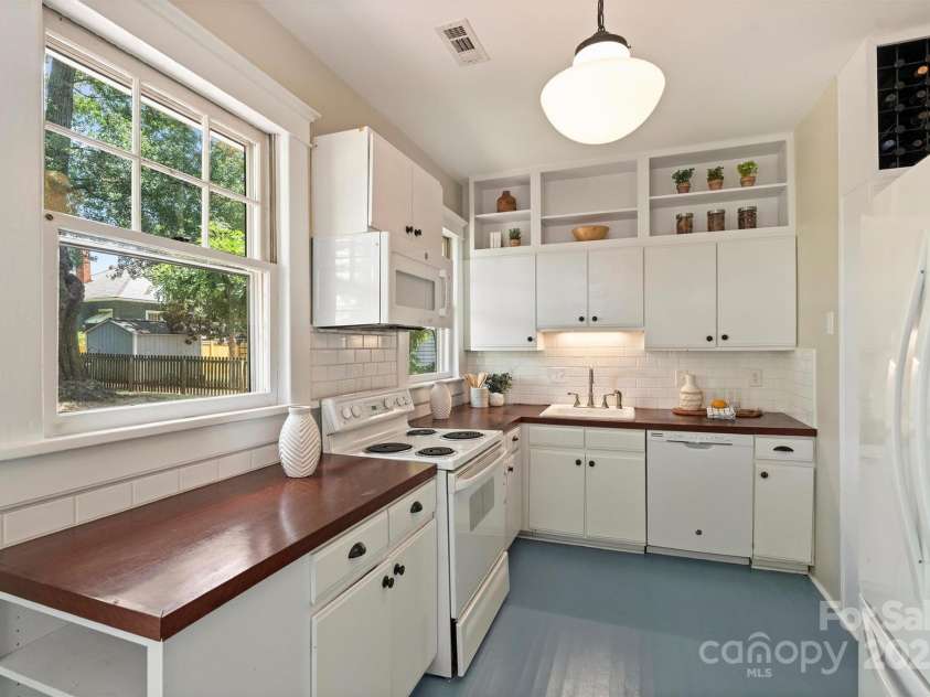 521 Worthington Avenue, Charlotte, NC 28203.  MLS# CAR4281216, YatesRealty ID 28055. 