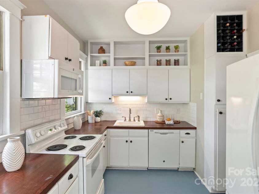 521 Worthington Avenue, Charlotte, NC 28203.  MLS# CAR4281216, YatesRealty ID 28055. 