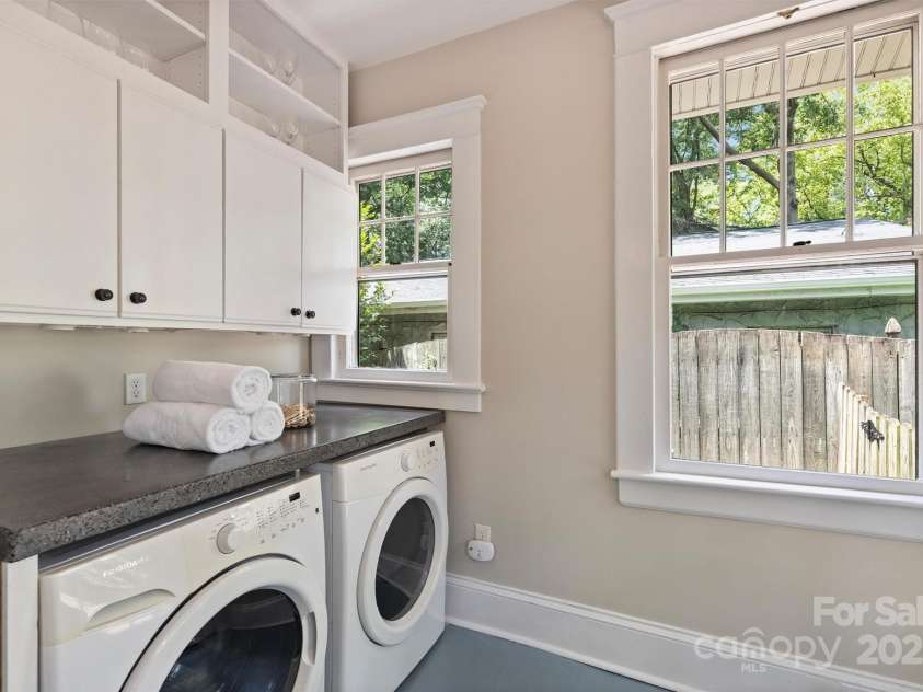 521 Worthington Avenue, Charlotte, NC 28203.  MLS# CAR4281216, YatesRealty ID 28055. 