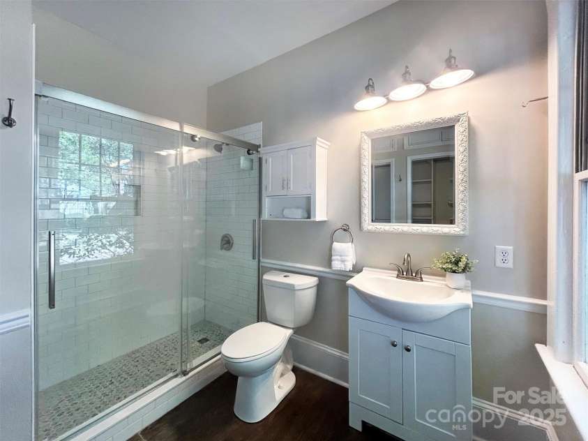 521 Worthington Avenue, Charlotte, NC 28203.  MLS# CAR4281216, YatesRealty ID 28055. 