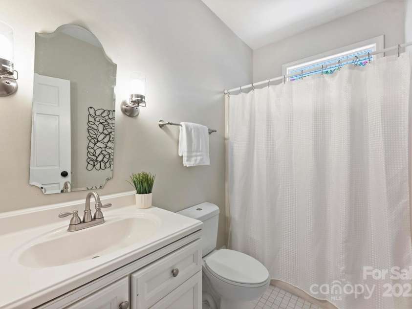 521 Worthington Avenue, Charlotte, NC 28203.  MLS# CAR4281216, YatesRealty ID 28055. 