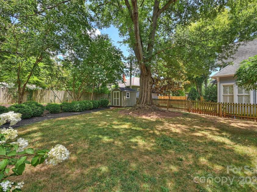 521 Worthington Avenue, Charlotte, NC 28203.  MLS# CAR4281216, YatesRealty ID 28055. 