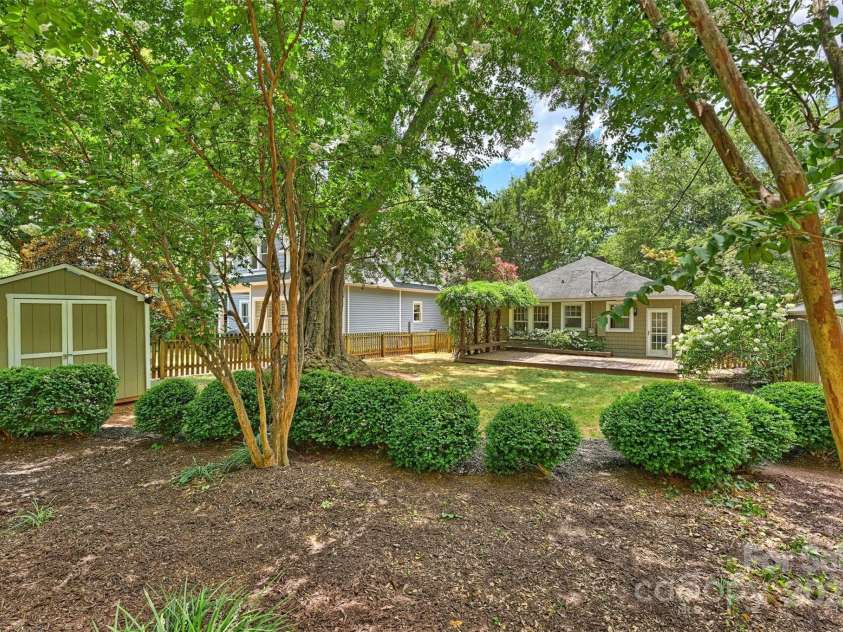 521 Worthington Avenue, Charlotte, NC 28203.  MLS# CAR4281216, YatesRealty ID 28055. 