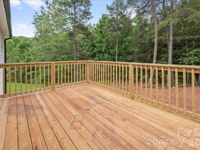 120 Whistling Pines Drive, Statesville, NC 28677.  MLS# CAR4417958, YatesRealty ID 28057. 