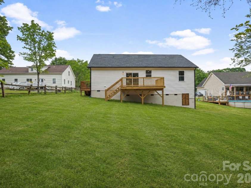 120 Whistling Pines Drive, Statesville, NC 28677.  MLS# CAR4417958, YatesRealty ID 28057. 