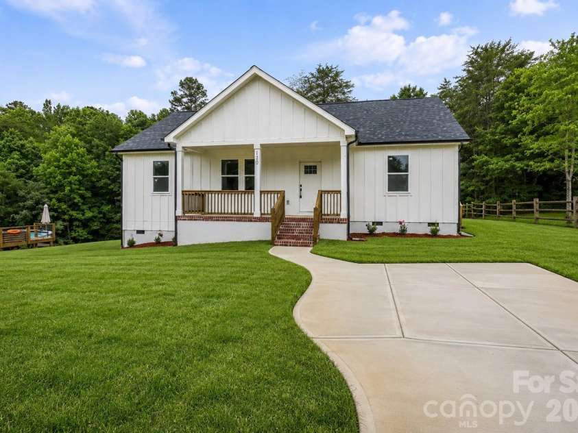 120 Whistling Pines Drive, Statesville, NC 28677.  MLS# CAR4417958, YatesRealty ID 28057. Welcome home