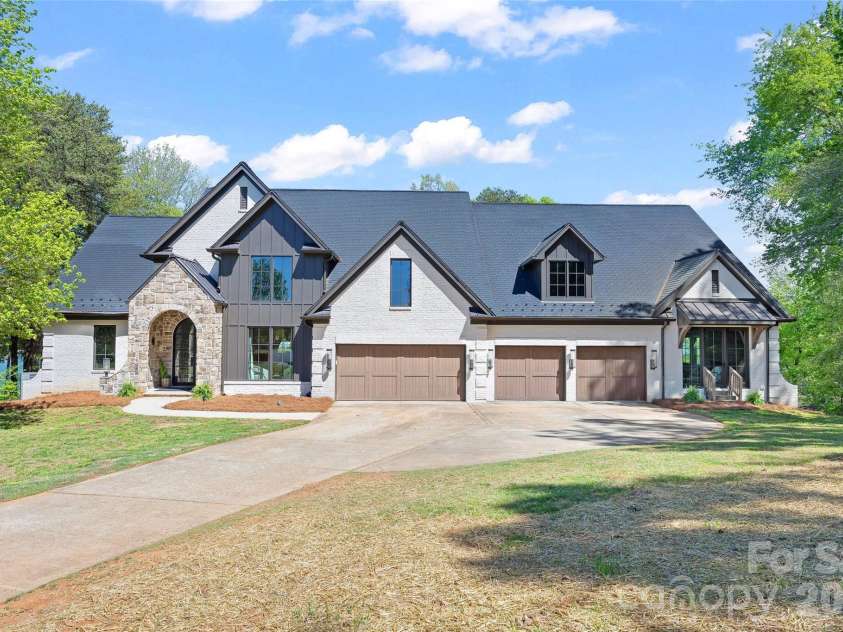 20107 Bascom Ridge Drive, Cornelius, NC 28031.  MLS# CAR4367036, YatesRealty ID 28058. 