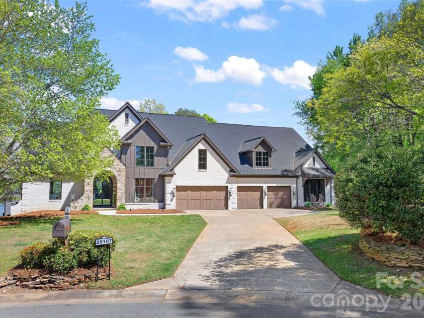 20107 Bascom Ridge Drive, Cornelius, NC 28031.  MLS# CAR4367036, YatesRealty ID 28058. 