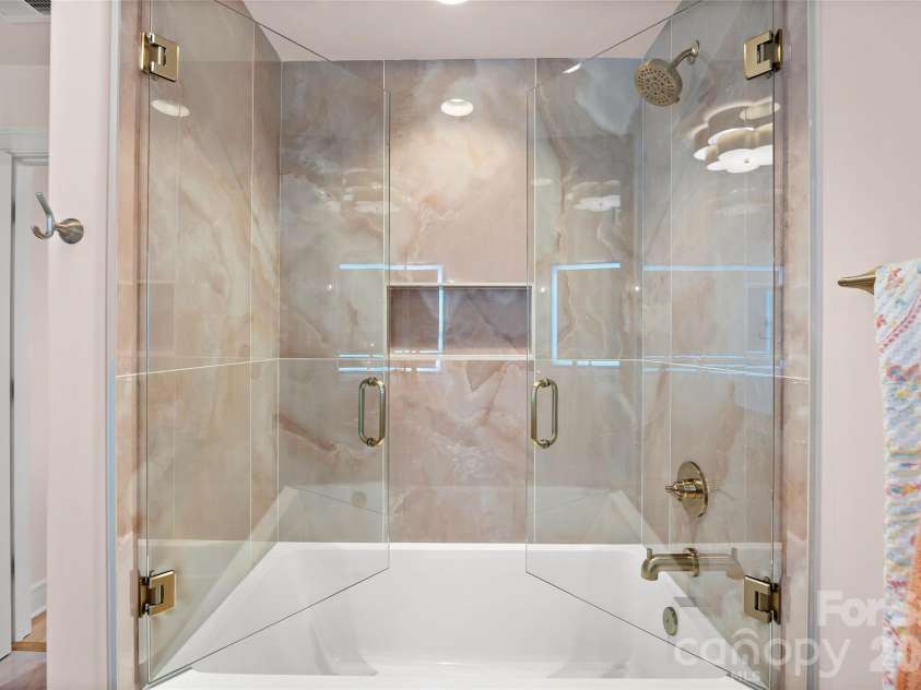 20107 Bascom Ridge Drive, Cornelius, NC 28031.  MLS# CAR4367036, YatesRealty ID 28058. 