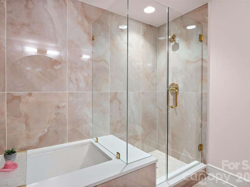 20107 Bascom Ridge Drive, Cornelius, NC 28031.  MLS# CAR4367036, YatesRealty ID 28058. 