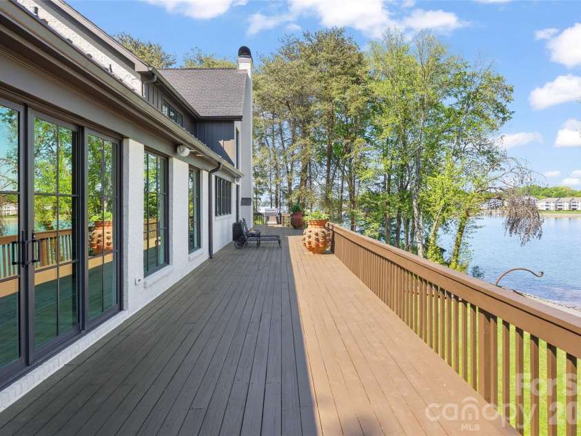 20107 Bascom Ridge Drive, Cornelius, NC 28031.  MLS# CAR4367036, YatesRealty ID 28058. 