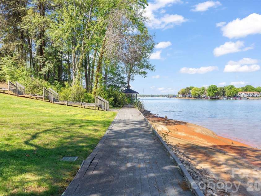 20107 Bascom Ridge Drive, Cornelius, NC 28031.  MLS# CAR4367036, YatesRealty ID 28058. 
