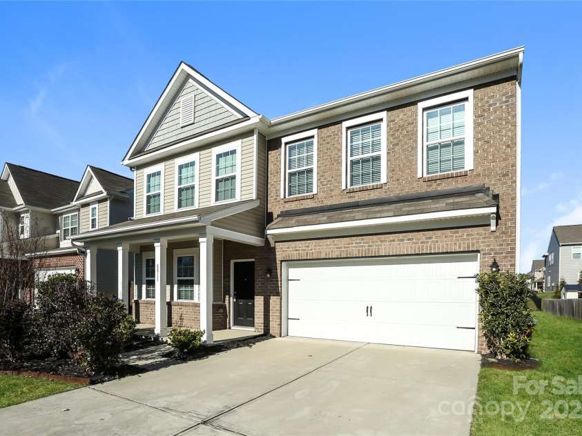 8011 Kelburn Lane, Charlotte, NC 28273.  MLS# CAR4255026, YatesRealty ID 28058. 
