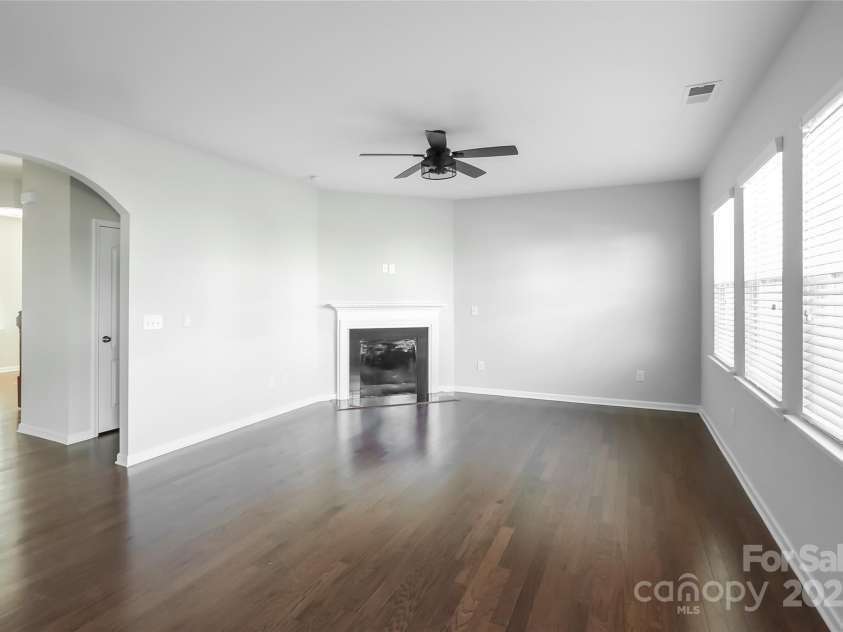 8011 Kelburn Lane, Charlotte, NC 28273.  MLS# CAR4255026, YatesRealty ID 28058. 