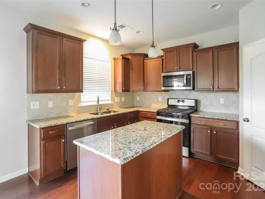 8011 Kelburn Lane, Charlotte, NC 28273.  MLS# CAR4255026, YatesRealty ID 28058. 