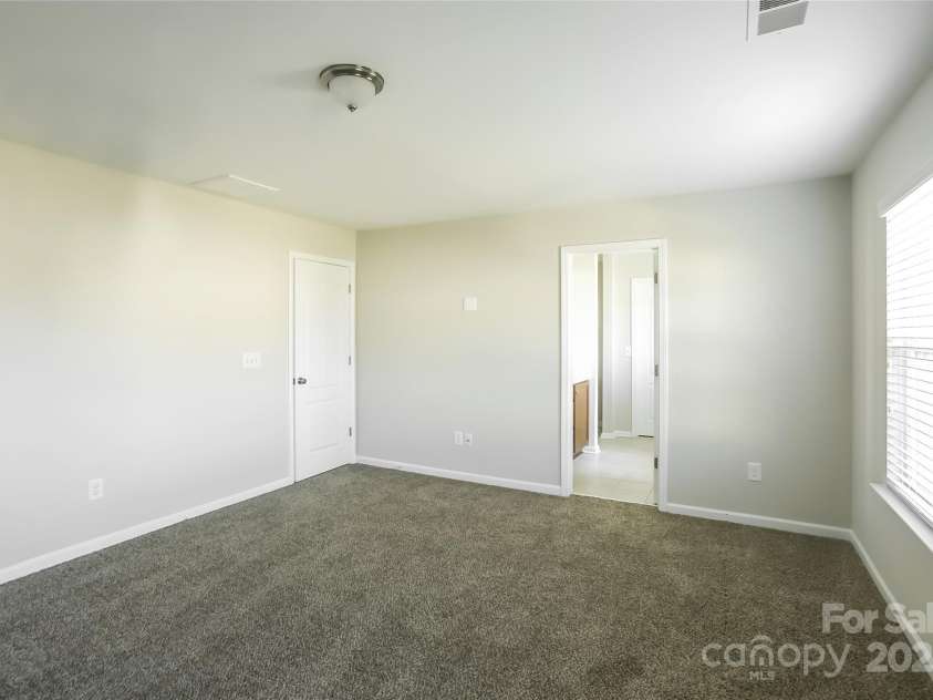 8011 Kelburn Lane, Charlotte, NC 28273.  MLS# CAR4255026, YatesRealty ID 28058. 