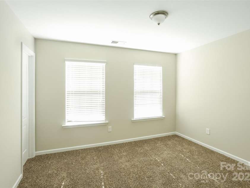 8011 Kelburn Lane, Charlotte, NC 28273.  MLS# CAR4255026, YatesRealty ID 28058. 