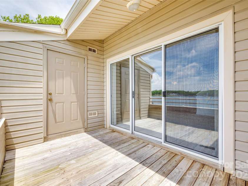 14053 Queens Harbor Road, Charlotte, NC 28278.  MLS# CAR4269492, YatesRealty ID 28059. 