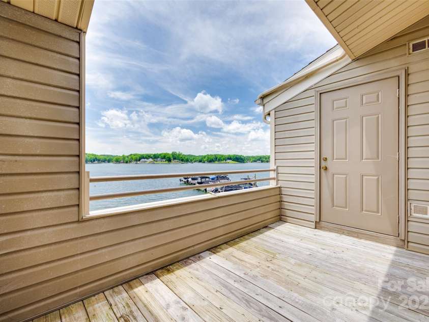 14053 Queens Harbor Road, Charlotte, NC 28278.  MLS# CAR4269492, YatesRealty ID 28059. 