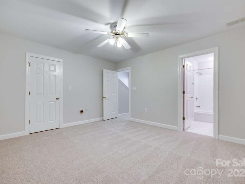 14053 Queens Harbor Road, Charlotte, NC 28278.  MLS# CAR4269492, YatesRealty ID 28059. 