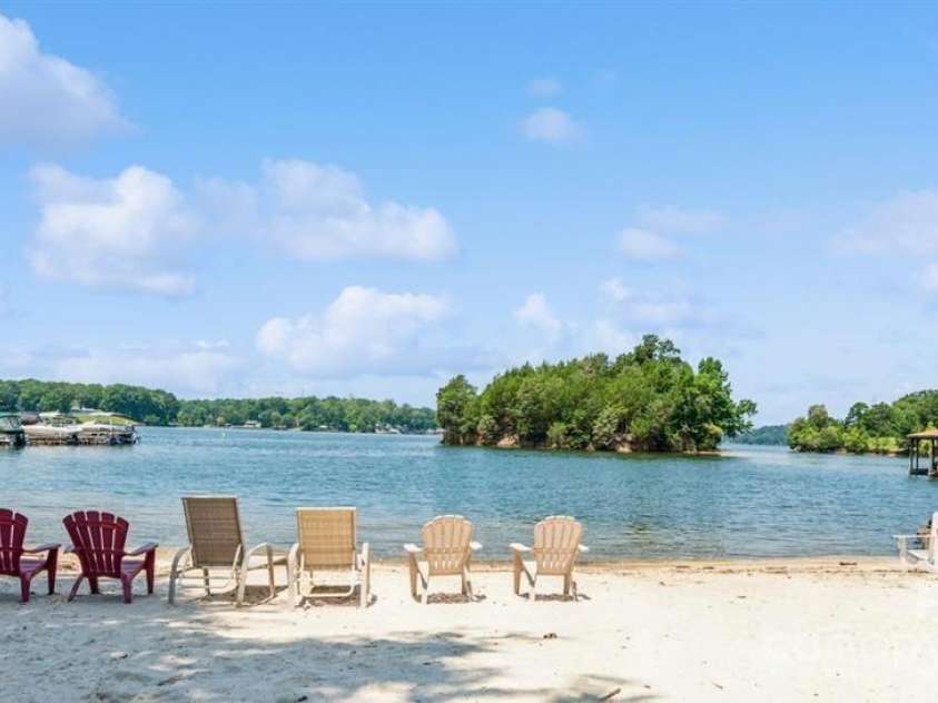 14053 Queens Harbor Road, Charlotte, NC 28278.  MLS# CAR4269492, YatesRealty ID 28059. 