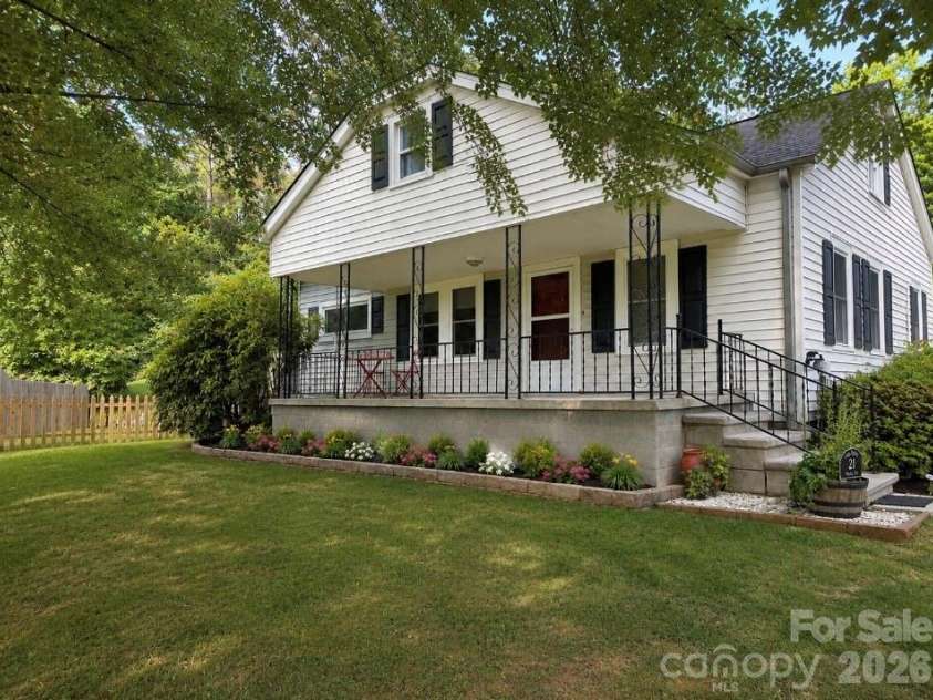 21 Byrd Lane, Brevard, NC 28712.  MLS# CAR4389839, YatesRealty ID 28061. 