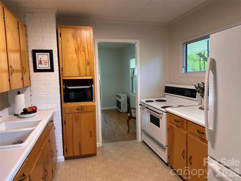 21 Byrd Lane, Brevard, NC 28712.  MLS# CAR4389839, YatesRealty ID 28061. 