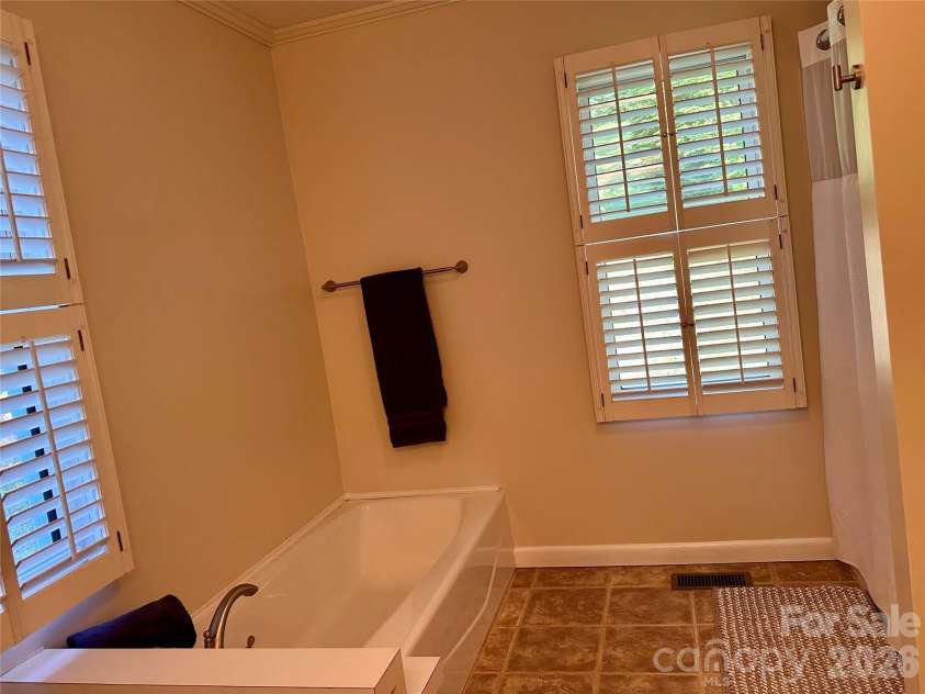 21 Byrd Lane, Brevard, NC 28712.  MLS# CAR4389839, YatesRealty ID 28061. 