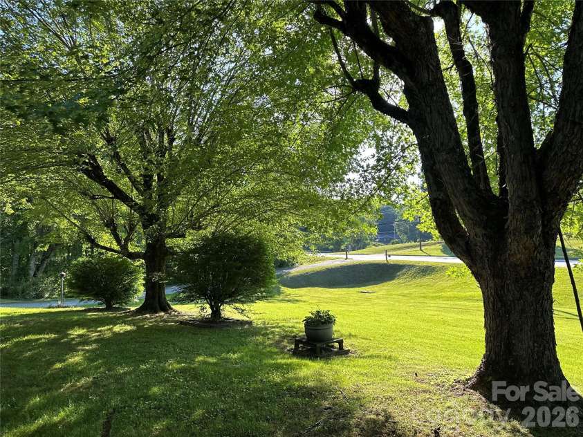 21 Byrd Lane, Brevard, NC 28712.  MLS# CAR4389839, YatesRealty ID 28061. 