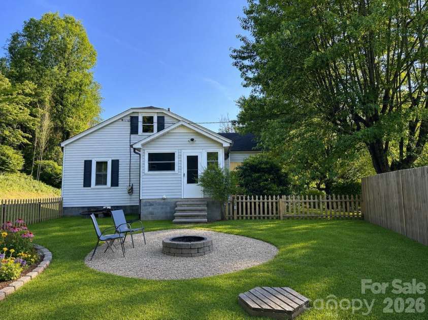 21 Byrd Lane, Brevard, NC 28712.  MLS# CAR4389839, YatesRealty ID 28061. 