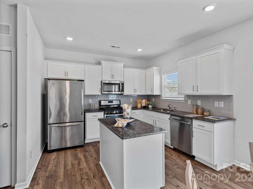 128 Cherry Birch Street, Mooresville, NC 28117.  MLS# CAR4270204, YatesRealty ID 28062. Stylish Kitchen