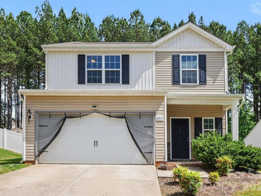 6414 Jerimoth Drive, Charlotte, NC 28215.  MLS# CAR4375180, YatesRealty ID 28062. 