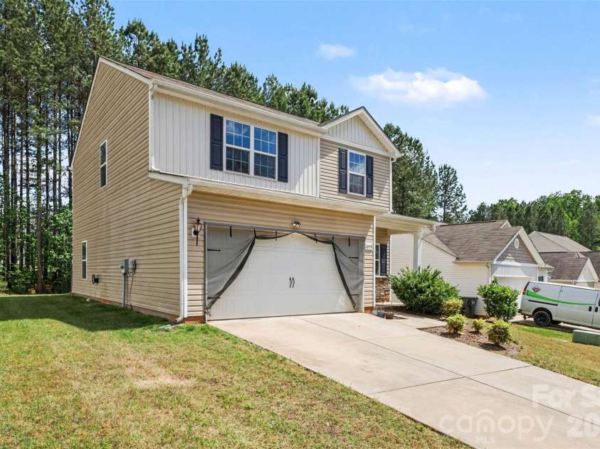 6414 Jerimoth Drive, Charlotte, NC 28215.  MLS# CAR4375180, YatesRealty ID 28062. 