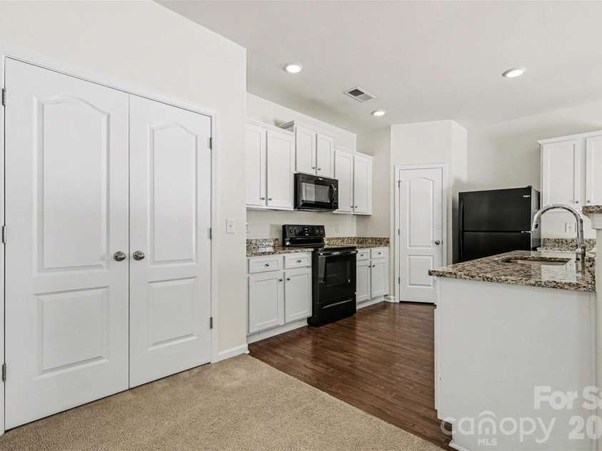 6414 Jerimoth Drive, Charlotte, NC 28215.  MLS# CAR4375180, YatesRealty ID 28062. 