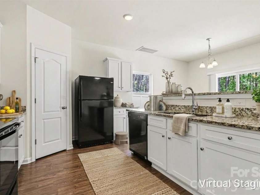 6414 Jerimoth Drive, Charlotte, NC 28215.  MLS# CAR4375180, YatesRealty ID 28062. 