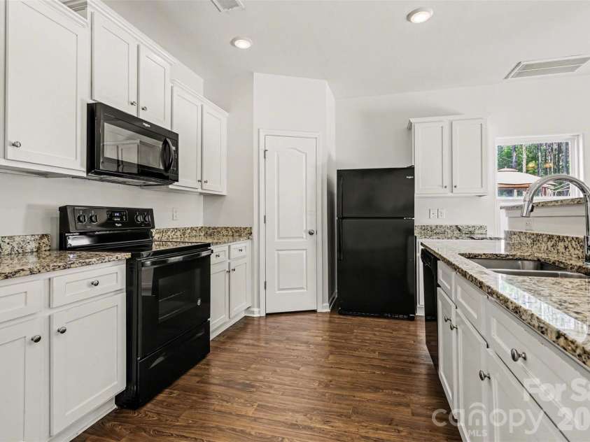 6414 Jerimoth Drive, Charlotte, NC 28215.  MLS# CAR4375180, YatesRealty ID 28062. 