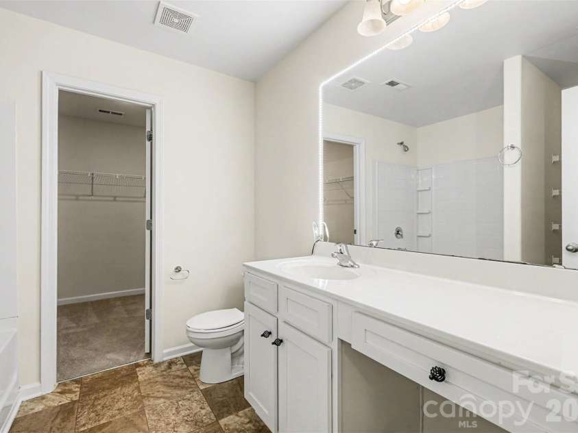6414 Jerimoth Drive, Charlotte, NC 28215.  MLS# CAR4375180, YatesRealty ID 28062. 