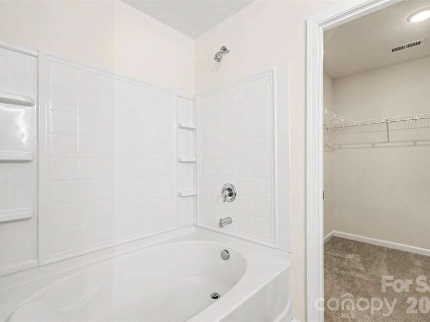 6414 Jerimoth Drive, Charlotte, NC 28215.  MLS# CAR4375180, YatesRealty ID 28062. 