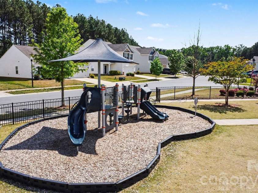 6414 Jerimoth Drive, Charlotte, NC 28215.  MLS# CAR4375180, YatesRealty ID 28062. 