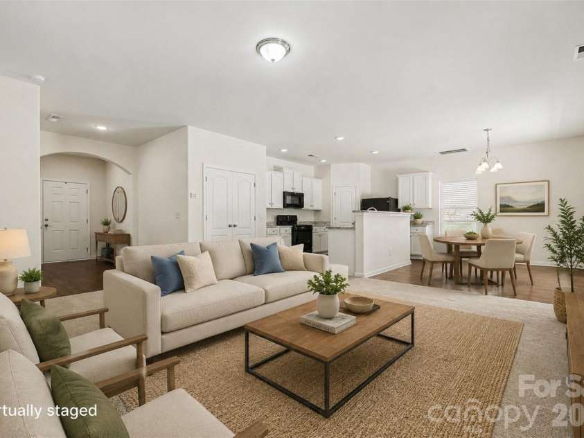 6414 Jerimoth Drive, Charlotte, NC 28215.  MLS# CAR4414528, YatesRealty ID 28062. 