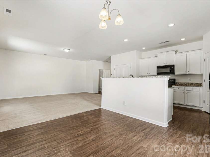 6414 Jerimoth Drive, Charlotte, NC 28215.  MLS# CAR4414528, YatesRealty ID 28062. 