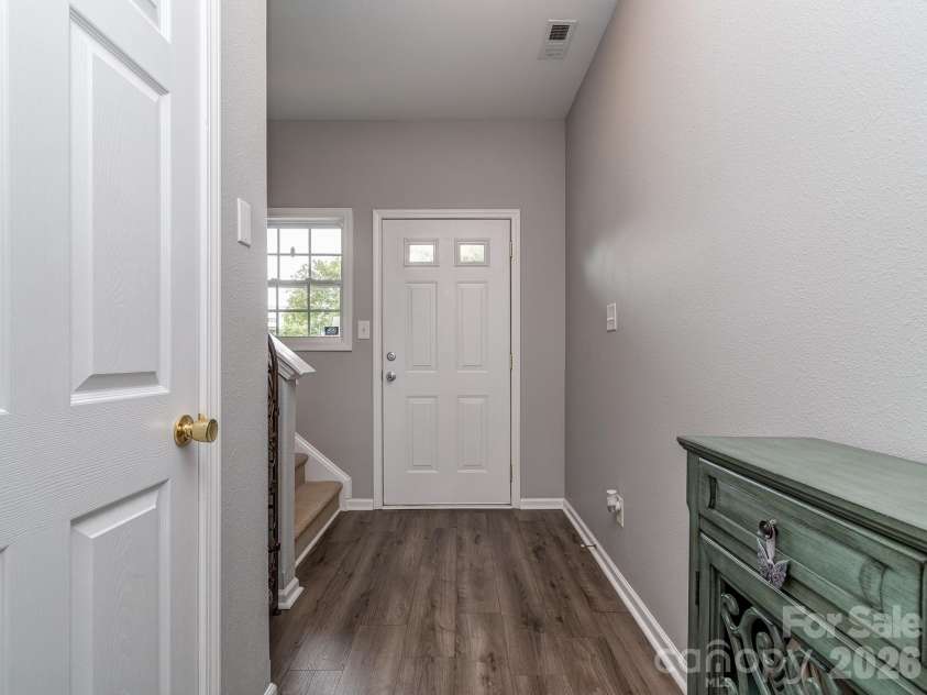 3064 Priory Ridge Drive, Fort Mill, SC 29707.  MLS# CAR4385929, YatesRealty ID 28063. Entry foyer