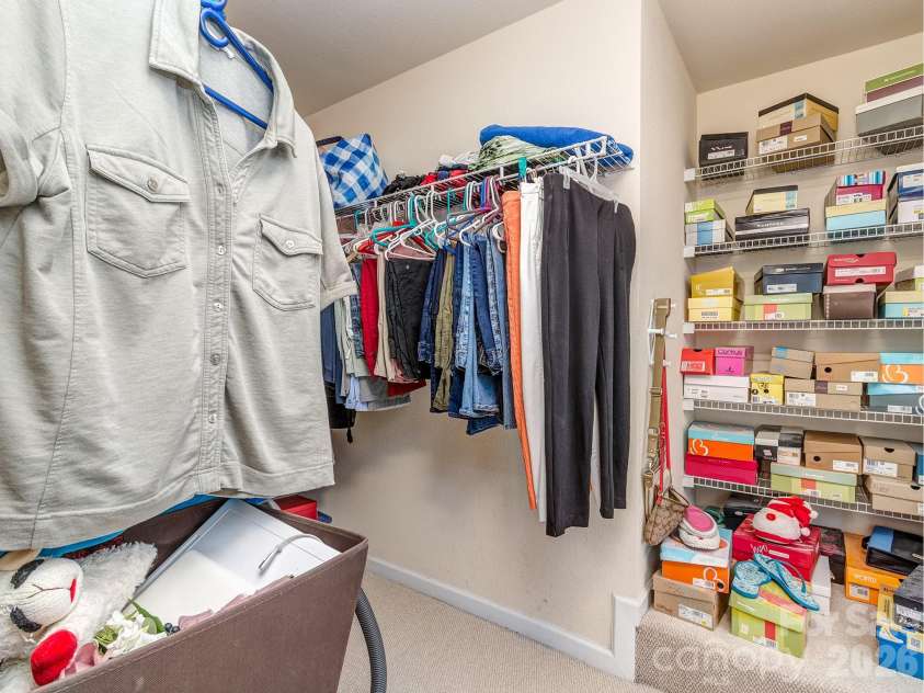 3064 Priory Ridge Drive, Fort Mill, SC 29707.  MLS# CAR4385929, YatesRealty ID 28063. Large walk in closet