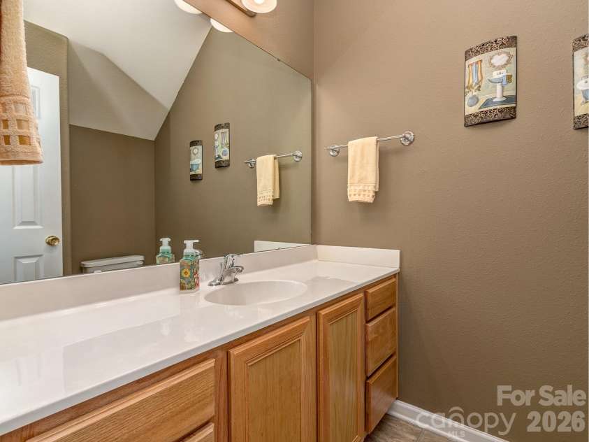 3064 Priory Ridge Drive, Fort Mill, SC 29707.  MLS# CAR4385929, YatesRealty ID 28063. Powder room on main level