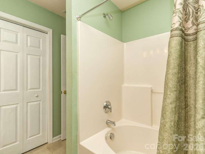 3064 Priory Ridge Drive, Fort Mill, SC 29707.  MLS# CAR4385929, YatesRealty ID 28063. Shower and tub combination