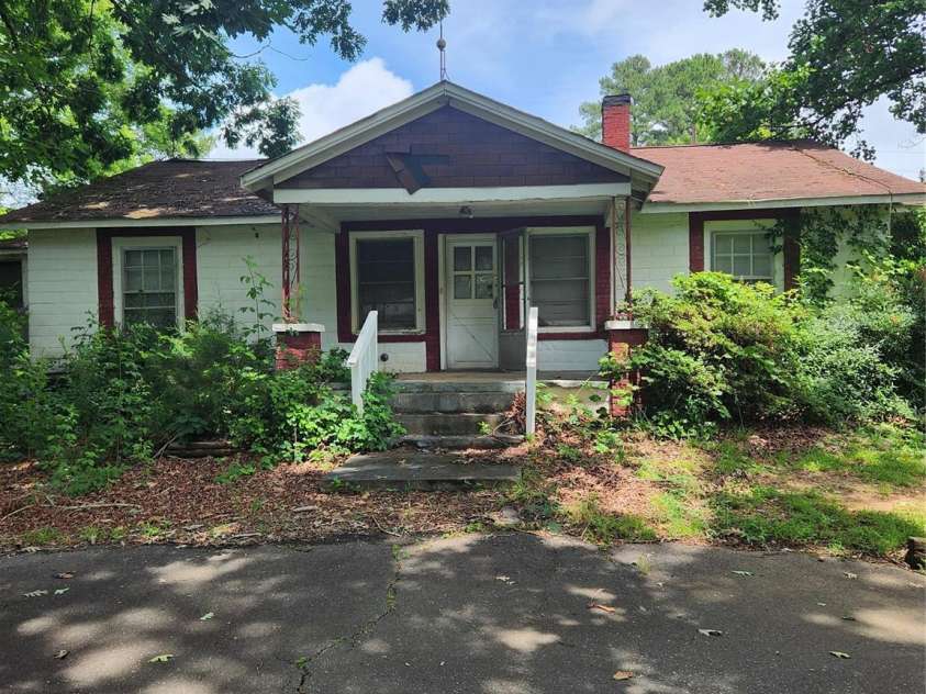 423 Tot Dellinger Road, Cherryville, NC 28021.  MLS# CAR4269760, YatesRealty ID 28063. Side Entrance