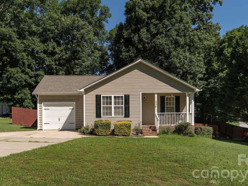 609 Forest Ridge Road, Kannapolis, NC 28083.  MLS# CAR4389499, YatesRealty ID 28064. 