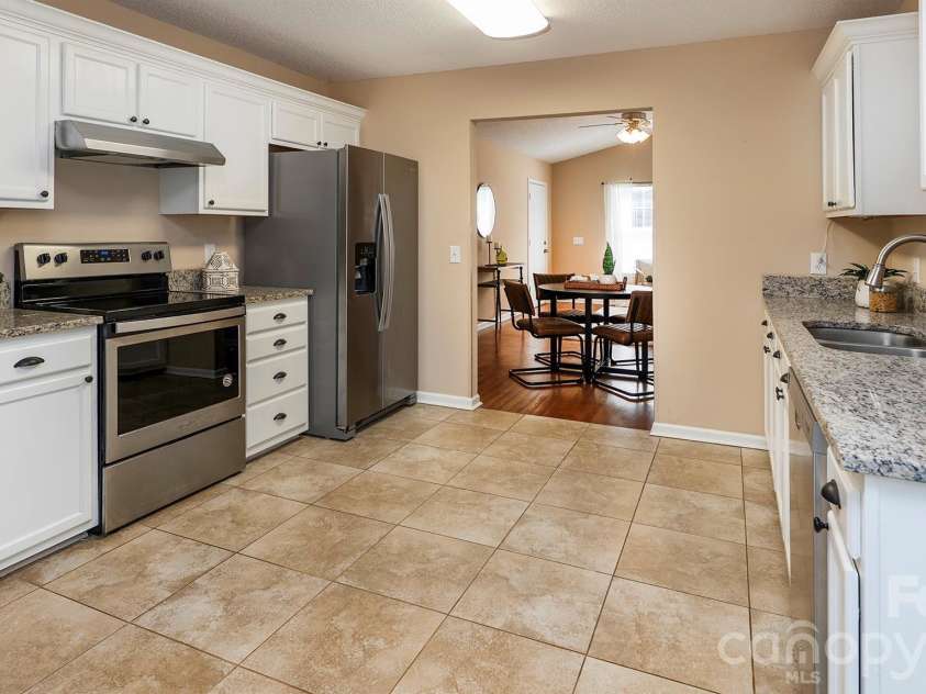 609 Forest Ridge Road, Kannapolis, NC 28083.  MLS# CAR4389499, YatesRealty ID 28064. 